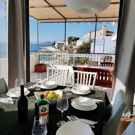 Luxurious Four Bedroom Penthouse Podstrana